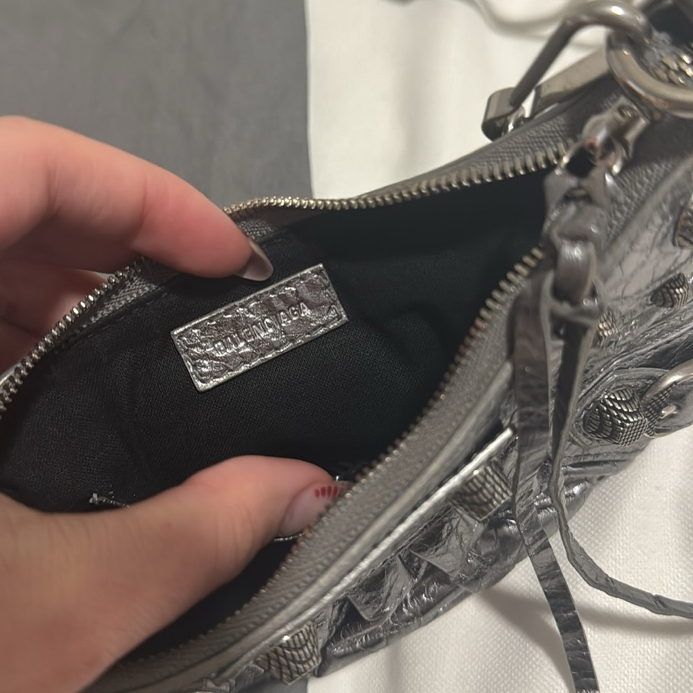 BALENCIAGA MINI CROSSBODY BAG - LIKE NEW - Picture 7 of 9